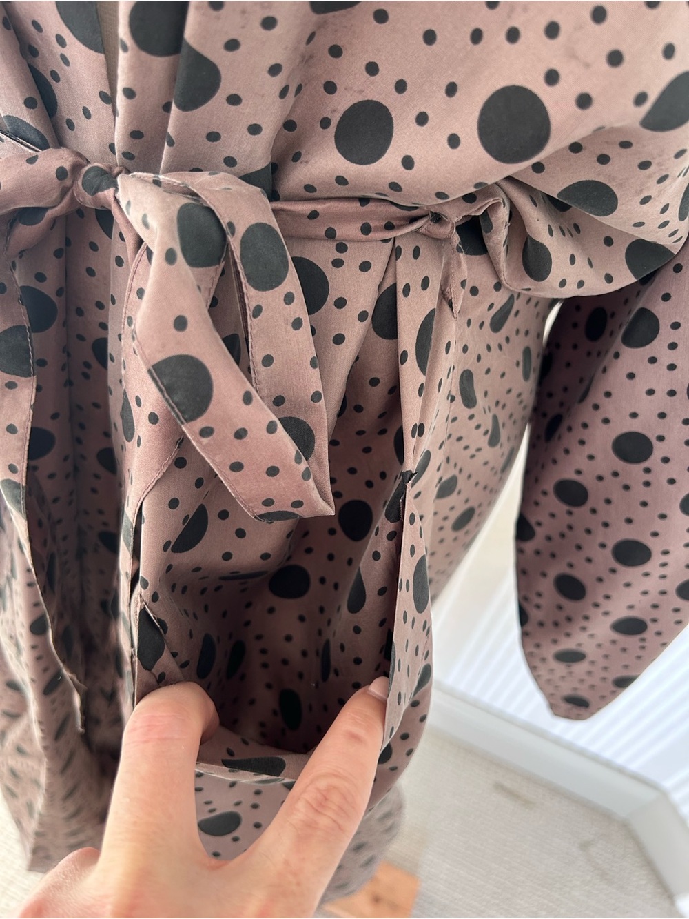 VTG Robert Stock 100% Silk Robe Duster w/ Belt Mauve w/ Black Polka Dot One Size - Picture 7 of 11